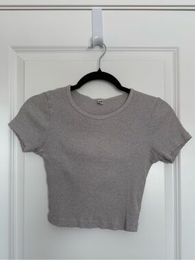 Uniqlo Light Grey Crop T-Shirt